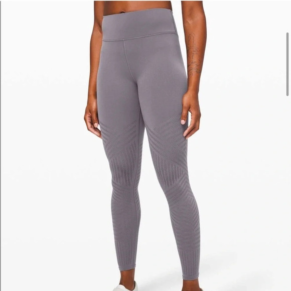 Lululemon Reveal SET  (tight & bra) - Picture 3 of 7